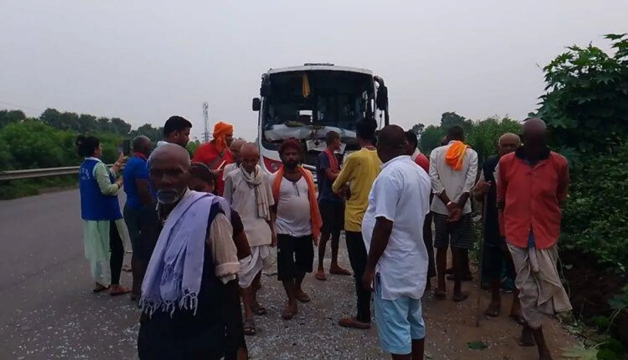  21 injured as Puri-bound bus carrying Nepali pilgrims meets with accident in Odisha's Balasore
