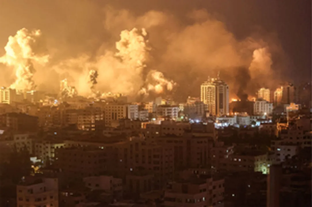  IDF moves 2 miles into Gaza amid breakdown in civil order