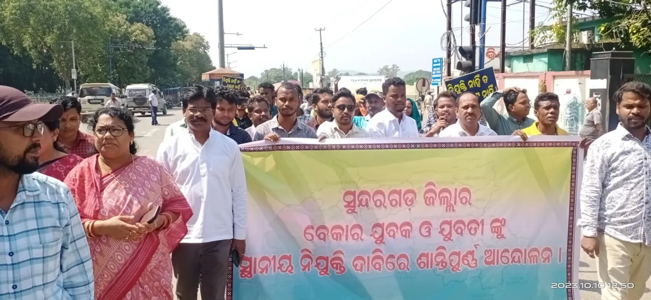  Locals gherao office of Sundargarh Collector demanding jobs