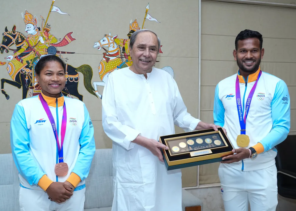  Odisha CM felicitates Hockey stars Amit Rohidas and Deep Grace Ekka with cash awards