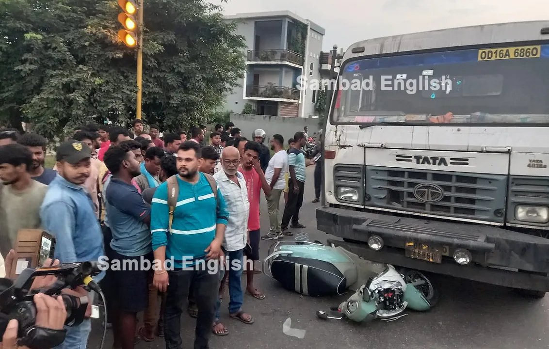  Close shave for woman after being dragged by speeding truck in Odisha’s Sundargarh