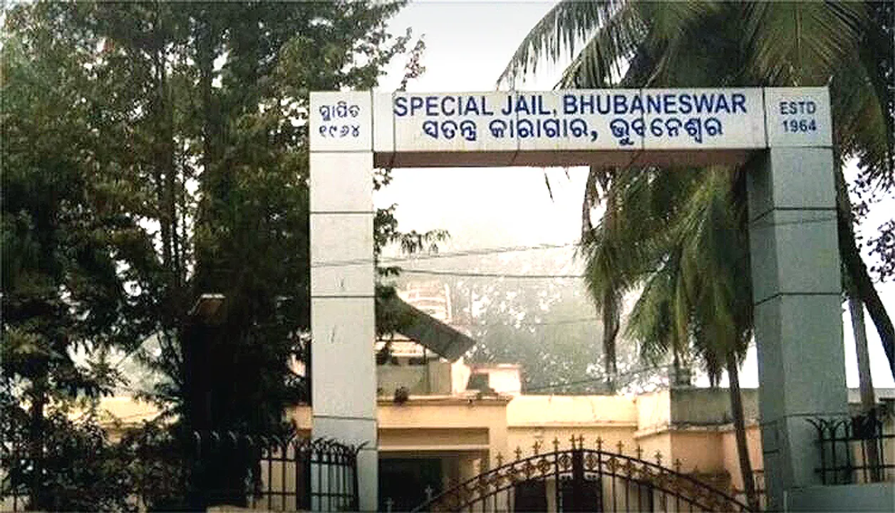  Odisha: Undertrial prisoner flees while being taken to court in State Capital