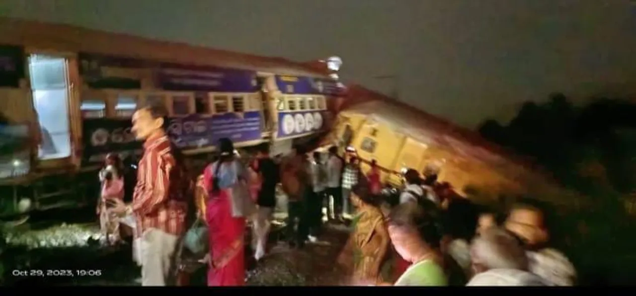  10 killed, many injured in mishap involving Visakhapatnam-Rayagada Passenger in Andhra