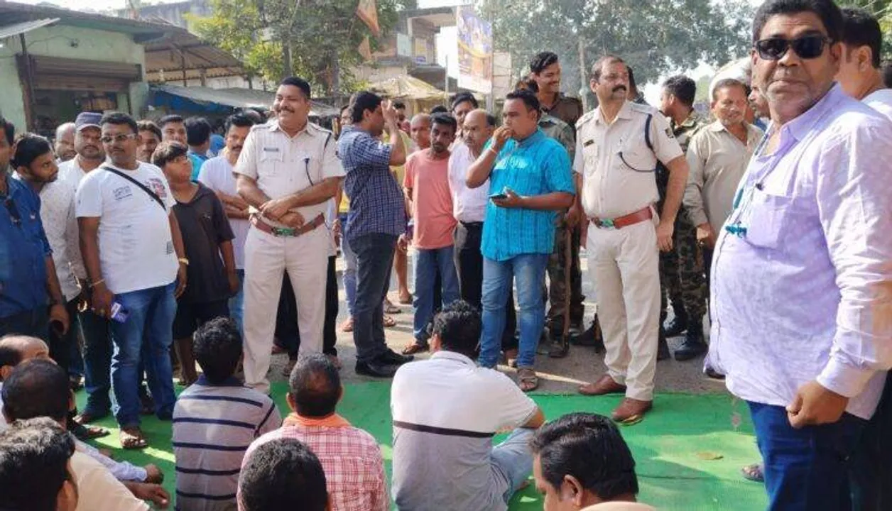  Locals block NH-26 in Odisha's Sonepur; vehicular movement hit