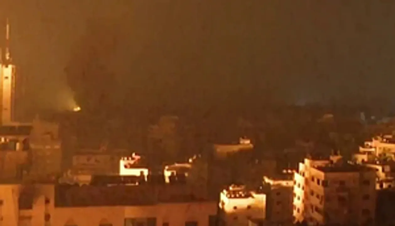  Israel preparing for massive ground incursion into Gaza with early raids: Report