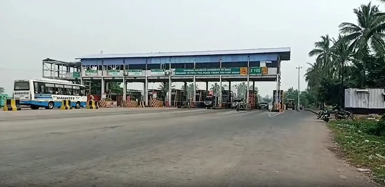  Miscreants attack Pipili Toll Plaza staff, fire bullets
