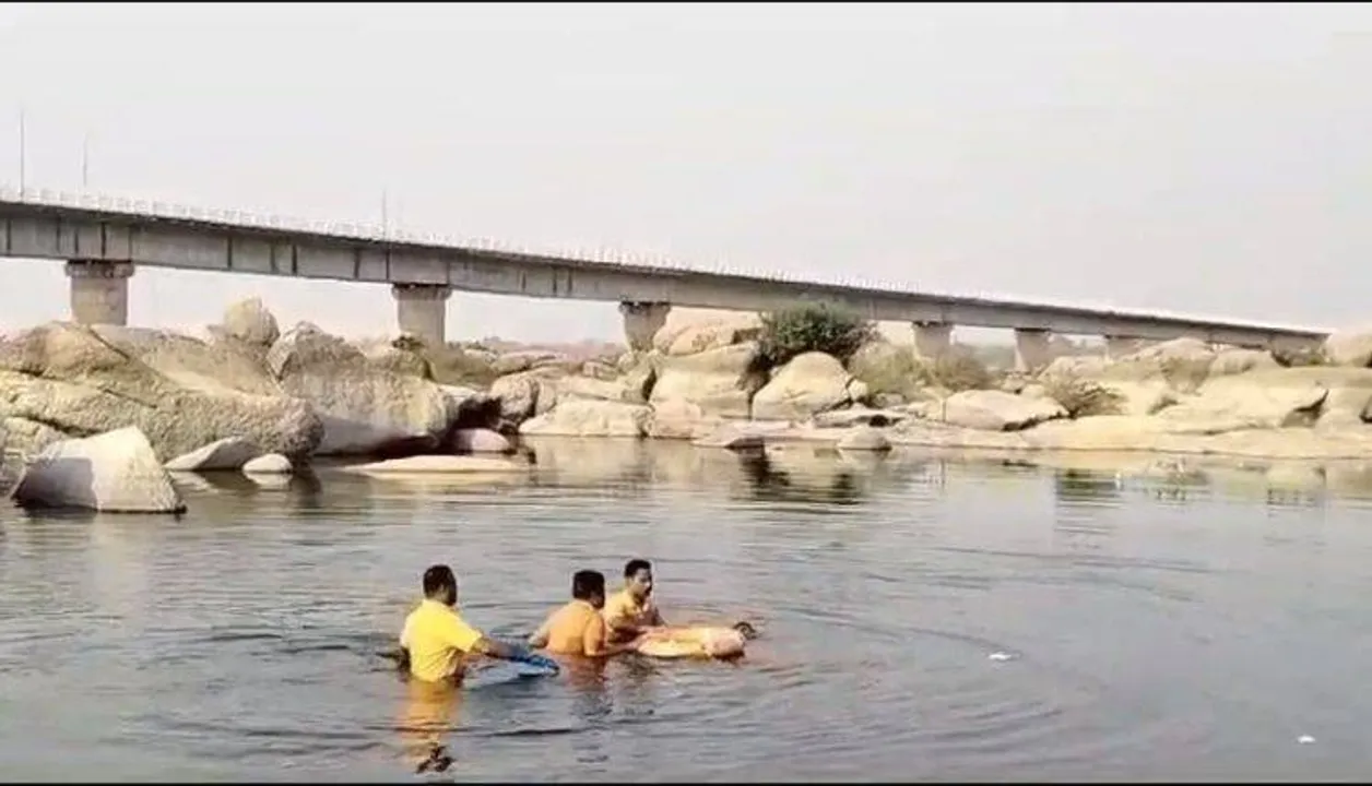  Odisha: Missing teacher found dead in Mahanadi; family alleges murder