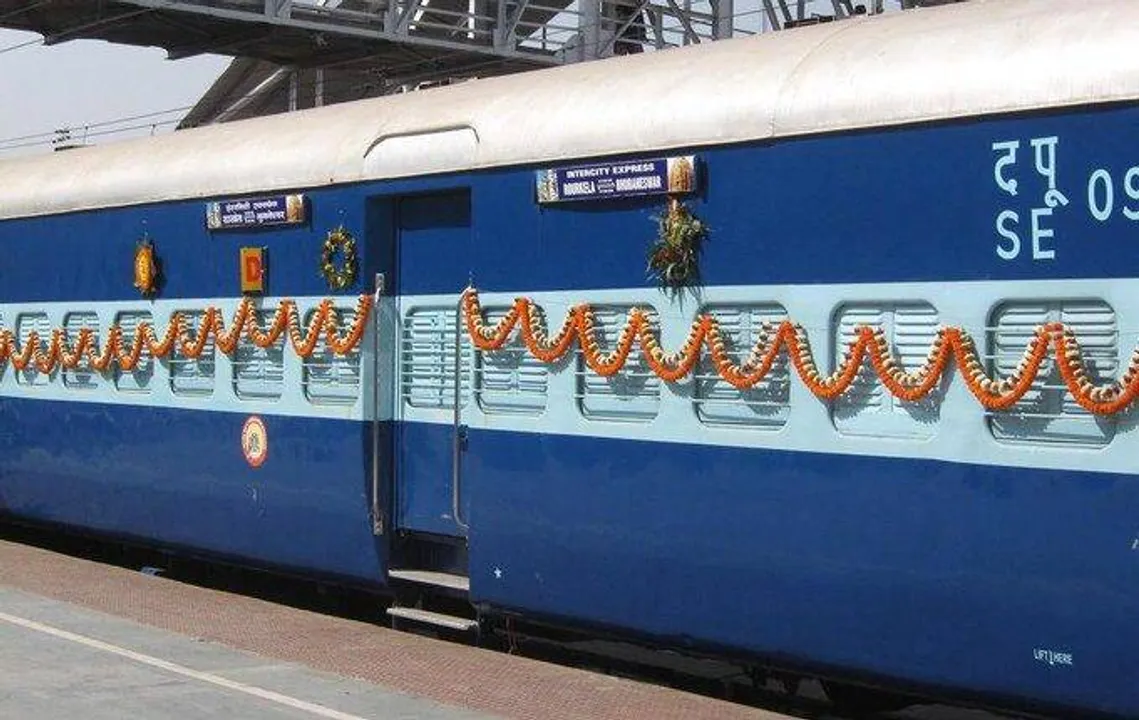  Elderly woman dies after being hit by Rourkela-Bhubaneswar Intercity Express train