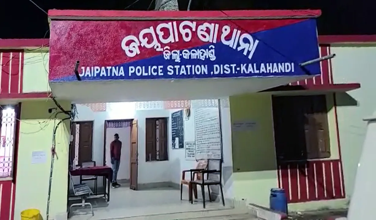  Man hacks wife to death over family feud in Odisha’s Kalahandi, absconding
