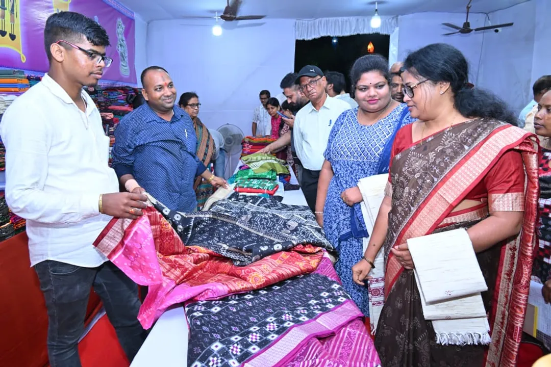  Artisans from 21 states exhibit products at Gandhi Shilp Bazaar-2023 in Odisha capital