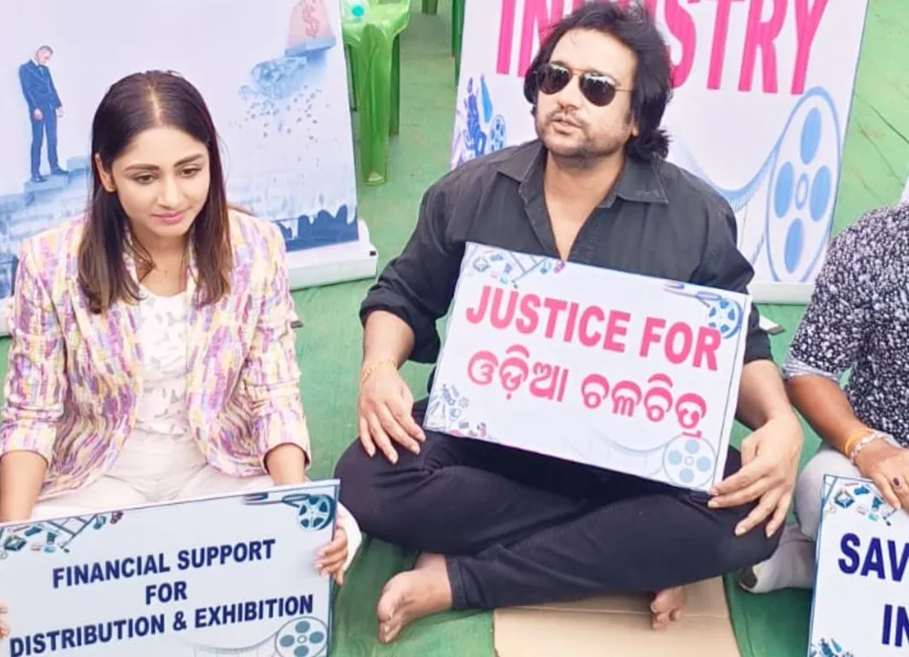  Ollywood Producer Sanlisa Patel stages dharna to 'save' Odia film industry