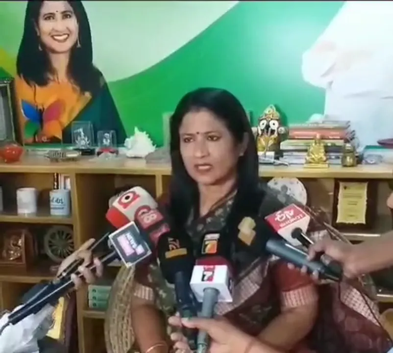 Odisha BJP activists dump garbage in front of BMC office, Mayor terms it 'shameful'