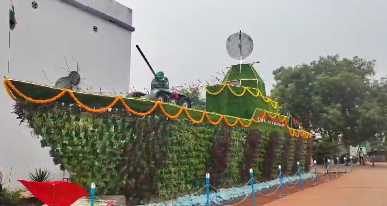  Odisha: Chhatrapur ITI unveils INS Vikrant replica made from scrap on Navy Day