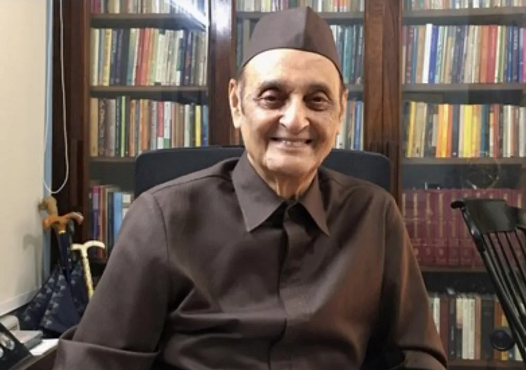  Cong leader Karan Singh hails SC verdict on Article 370, says it gives stability