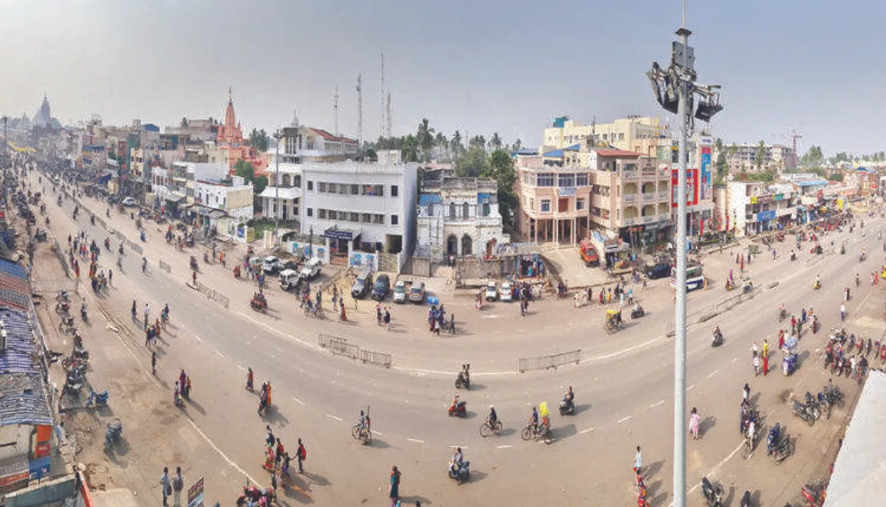  Puri: Bada Danda becomes wider after makeshift shops vacate road