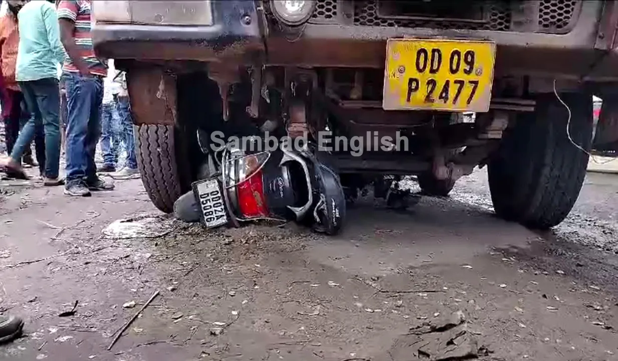  1 dead after speeding Hyva truck hits scooter in Odisha’s Angul; irate locals block road
