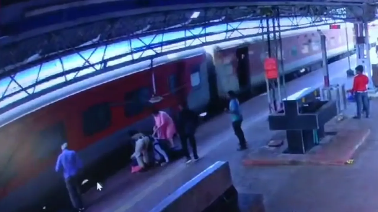  (Watch) RPF constable saves life of passenger who fell off moving train at Odisha’s Khurda station