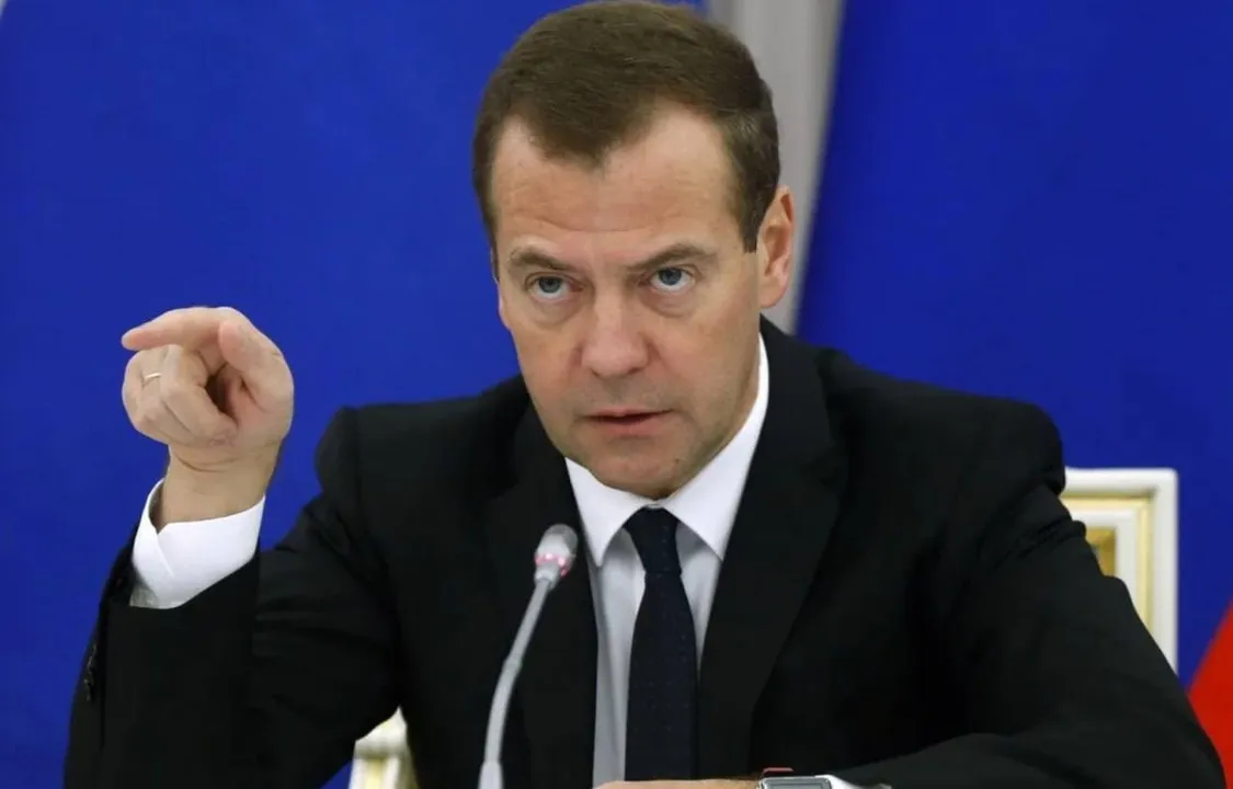  Russia to use nuclear weapons if attacked by Western missiles: Medvedev