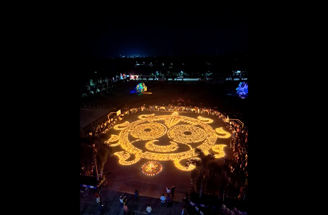  Odisha: 30,000 Diyas lighted by school students celebrating Srimandir Parikrama Prakalpa