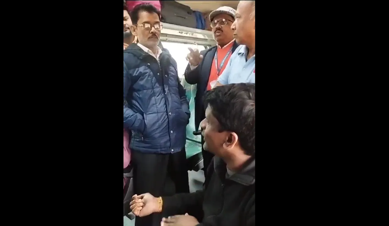  Cockroach found in food served in Titlagarh Ispat Express; plaint lodged
