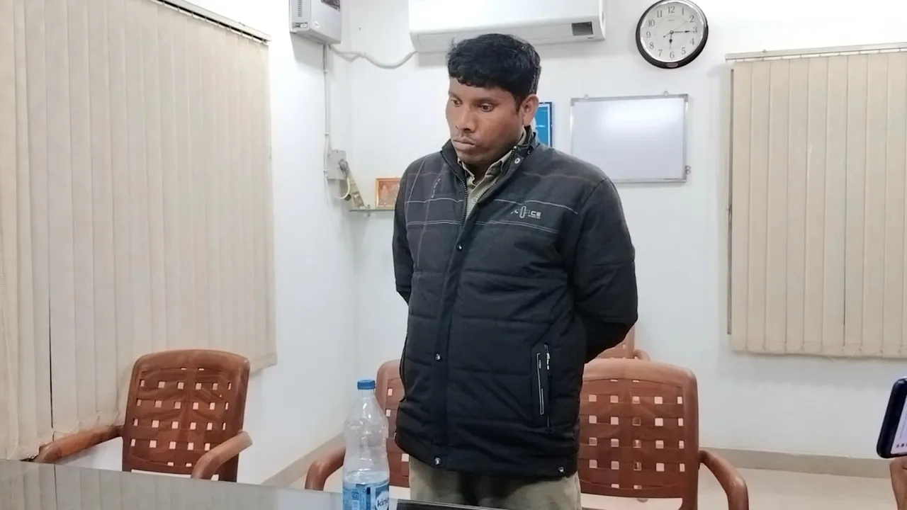  Vigilance detains forest guard while carrying Rs 1.53 Lakh in Odisha’s Nabarangpur