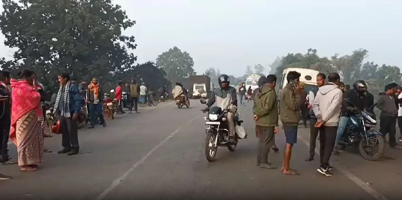  Three killed as unidentified vehicle hits motorcycle on NH in Jharsuguda
