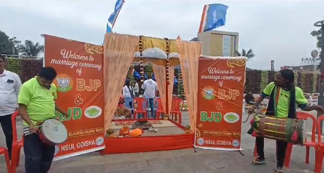  Odisha Congress organises 'marriage' of BJD and BJP in Capital