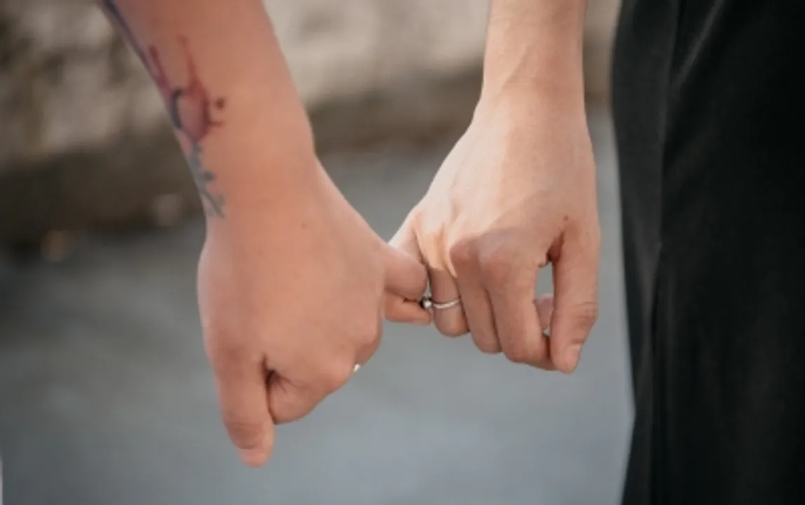  Bride elopes with boyfriend from beauty parlour, groom returns home