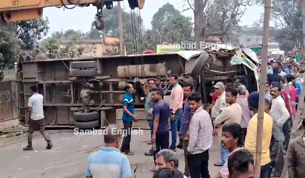  Over 20 passengers injured after bus overturns near Kalunga in Odisha’s Sundargarh