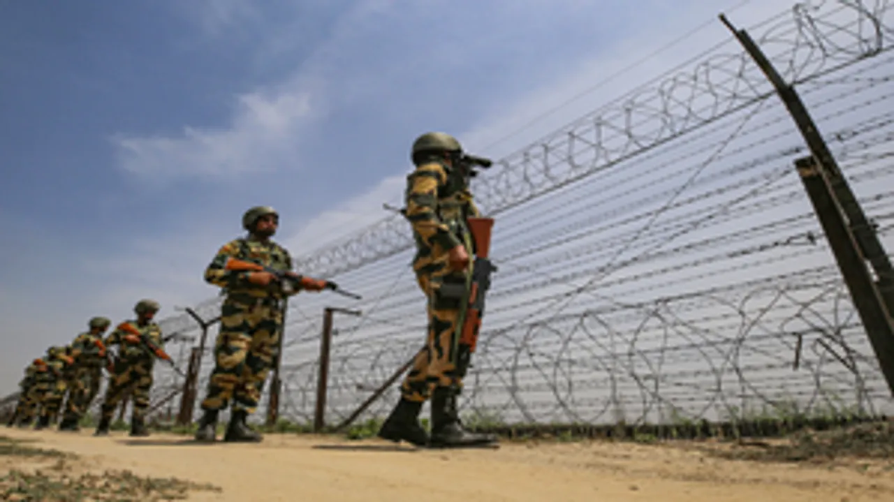  Pakistan Rangers violate ceasefire along int'l border in J&K