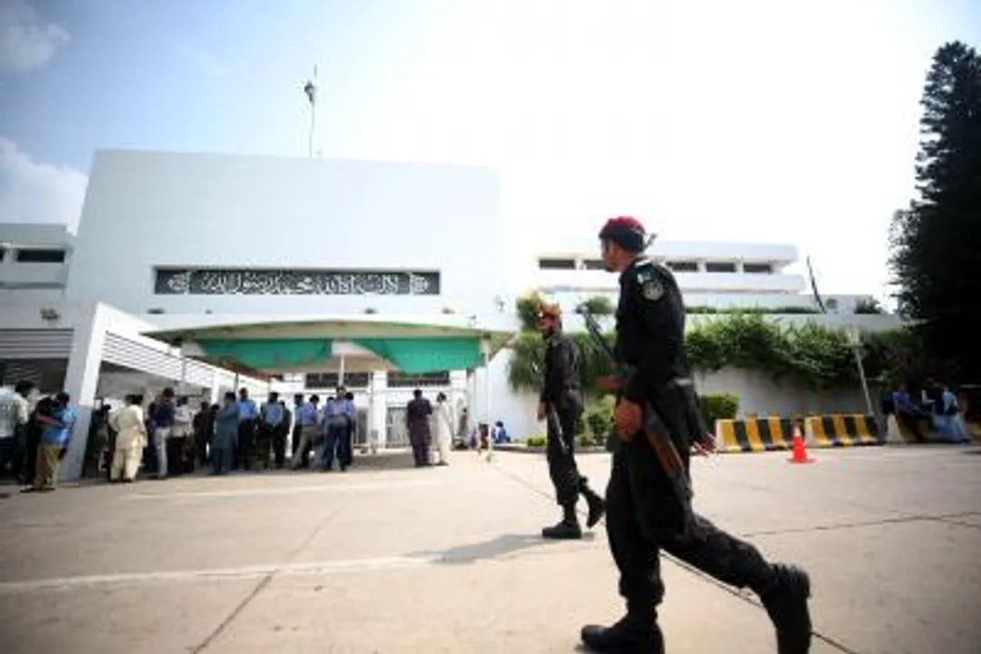  Amid political uncertainty, Pak biz tycoons shift business to Dubai