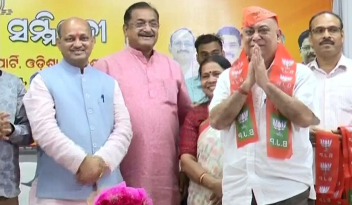  Hours after quitting BJD, Former minister Debasis Nayak joins BJP in Odisha