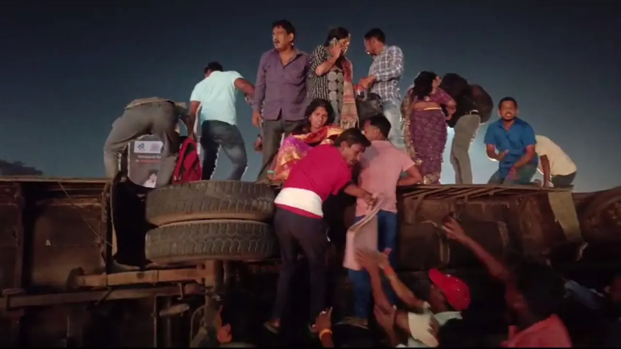  1 killed, 16 injured as bus overturns on NH-16 near Odisha’s Cuttack