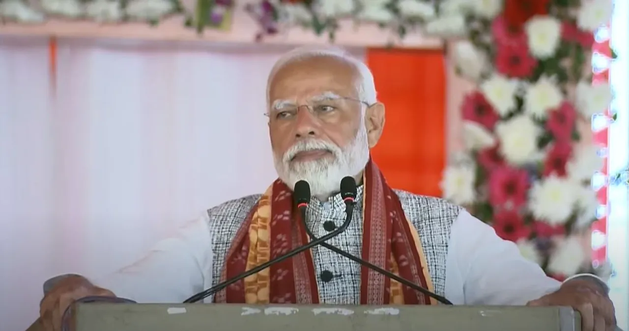  PM Modi accuses Bengal CM of succumbing to Islamic fanatics & maligning saints