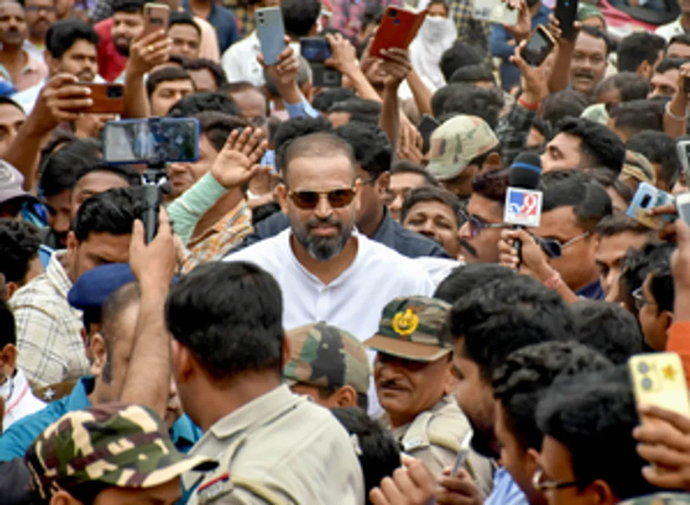  ECI bars Yusuf Pathan from using 2011 ODI WC pics during campaign