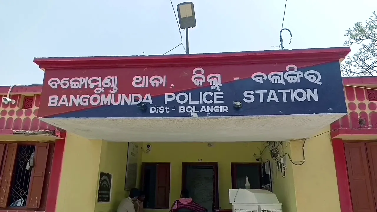  Miscreants decamp with Rs 4.64 Lakh after hitting PEO’s motorcycle in Odisha’s Bolangir