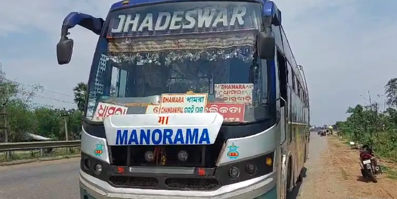  Odisha: Rear wheel of moving bus decouples; narrow escape for 50 passengers