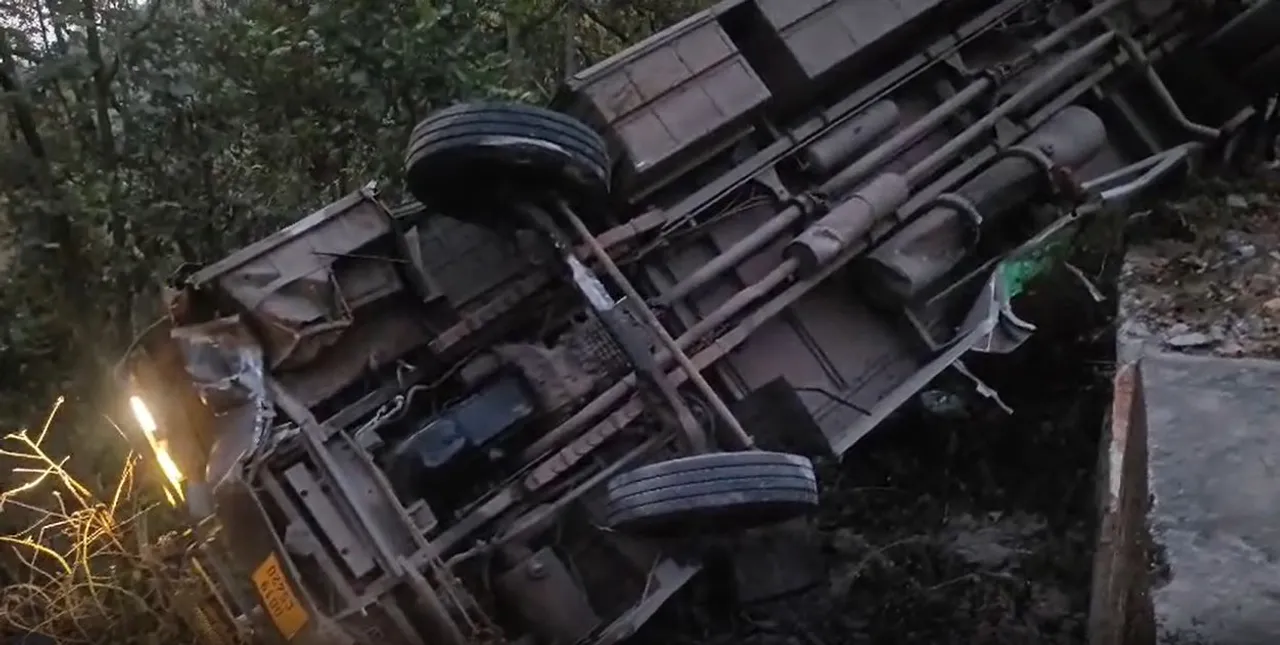  OSRTC bus overturns at ghat in Odisha, 15 passengers injured