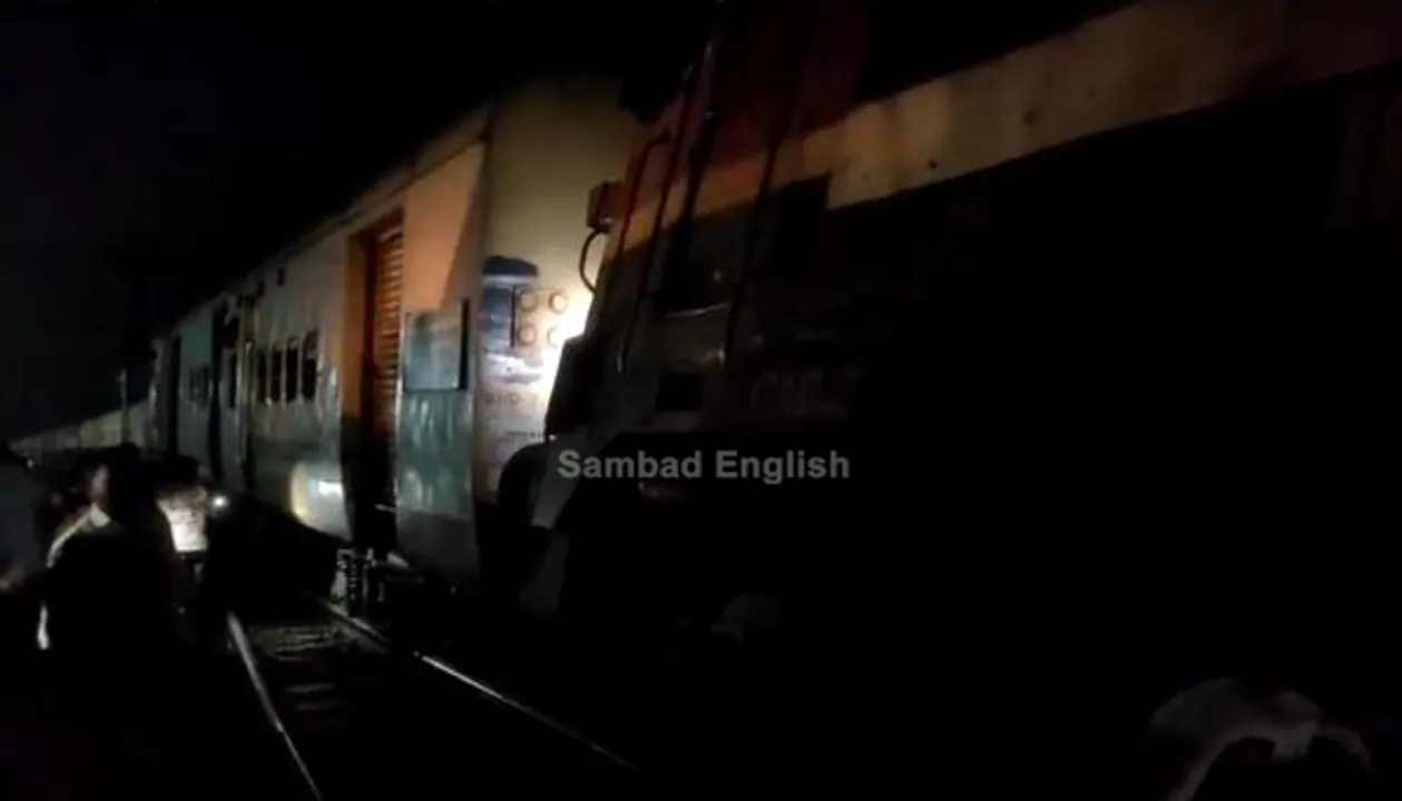  (Watch video): Engine of Odisha-bound Visakhapatnam-Bhawanipatna passenger train derails