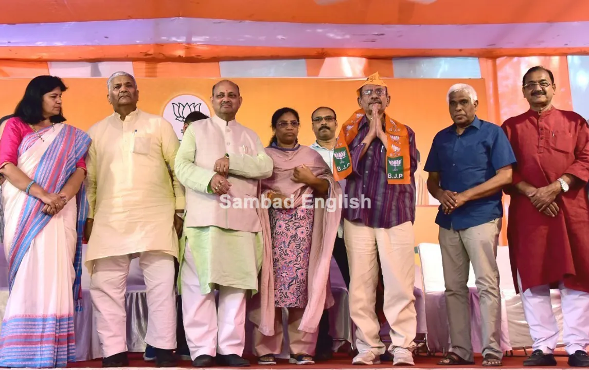  Retired IAS officer Hrusikesh Panda, two other eminent personalities join BJP in Odisha