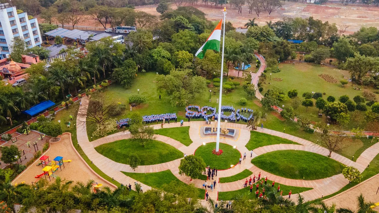  Odisha Chief Minister unveils National Flag Plaza in Bhubaneswar