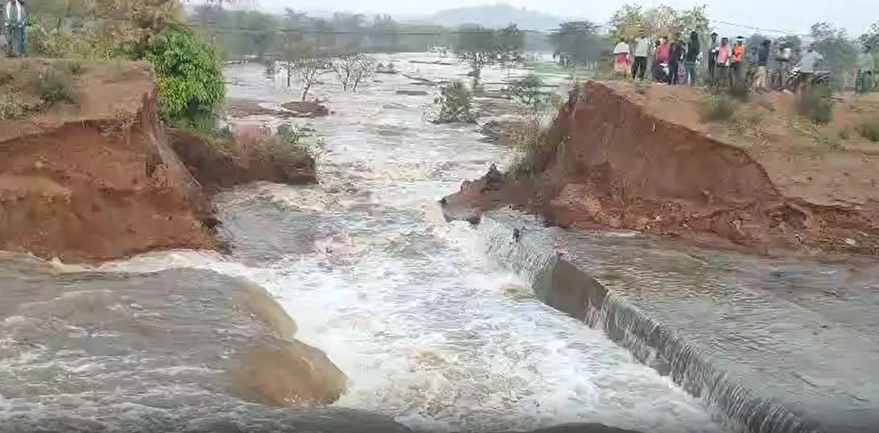  Houses, farmlands inundated after breach in Indravati South Canal in Odisha