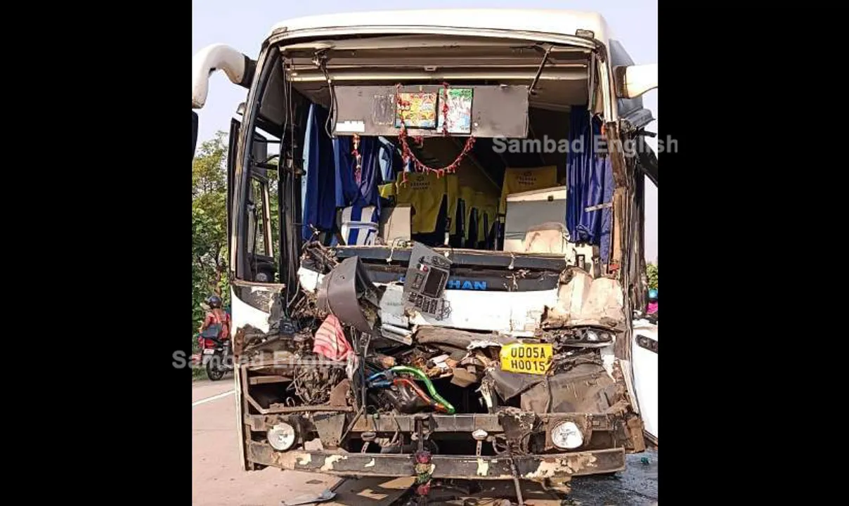 2 dead after private passenger bus collides with truck on NH-57 in Odisha’s Subarnapur