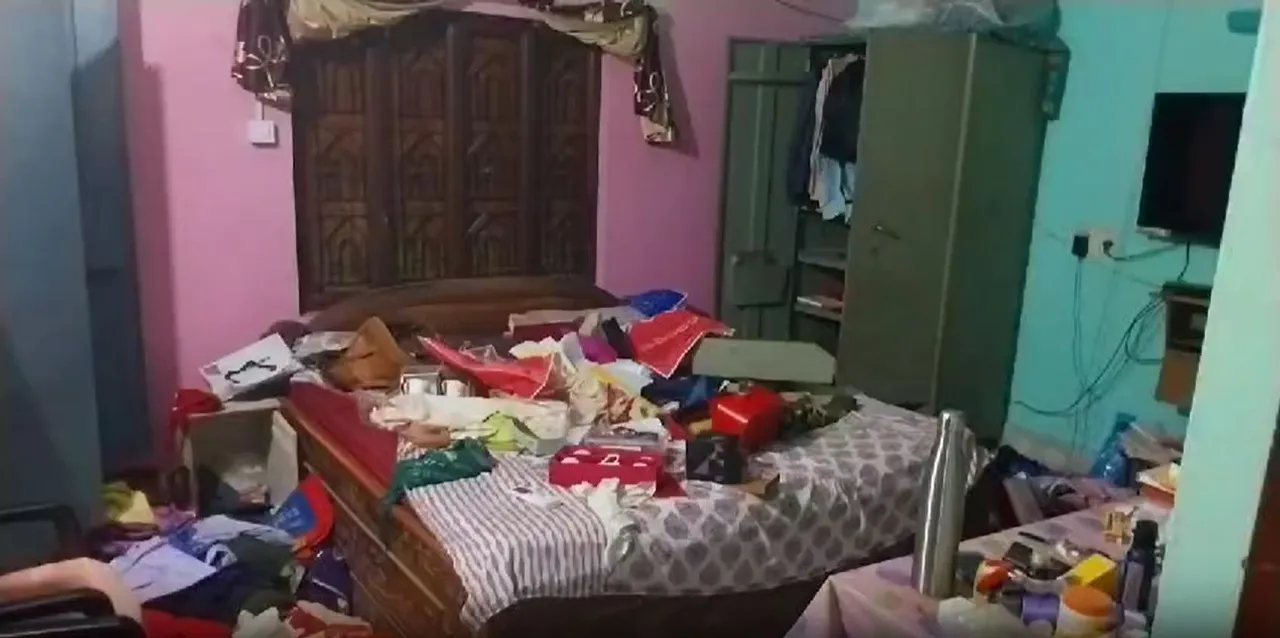  Miscreants loot gold, over Rs 10 lakh from doctor's house in Odisha's Puri