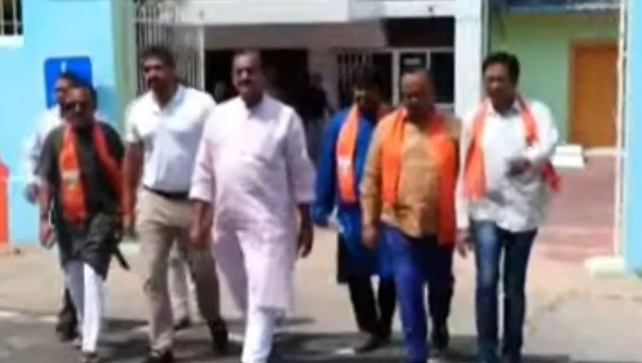  Odisha BJP moves EC against IPS officer for favouring BJD in election campaigning