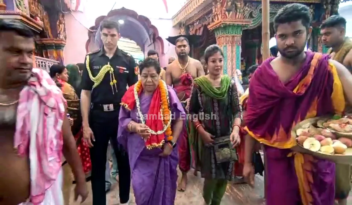  Manipur Governor Anusuiya Uikey offers prayer at Maa Mangala shrine in Odisha’s Puri