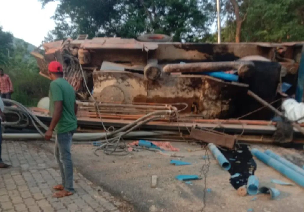  Twelve injured as borewell drilling vehicle overturns in Odisha's Ganjam