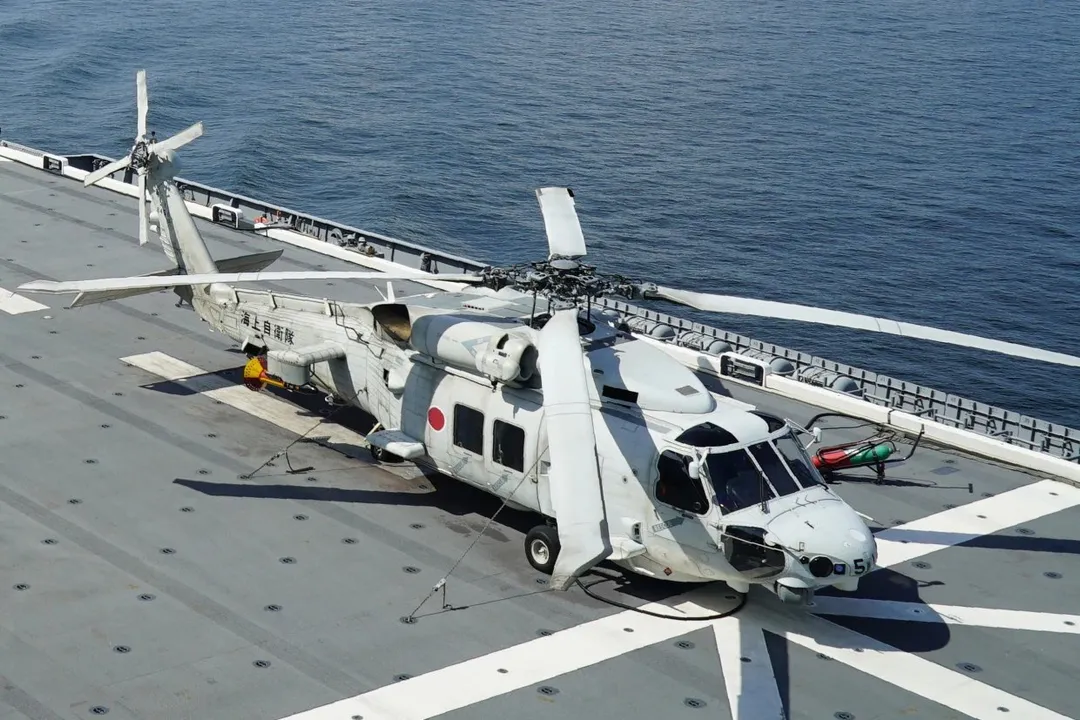  2 Japanese military helicopters with 8 occupants crash in Pacific ocean
