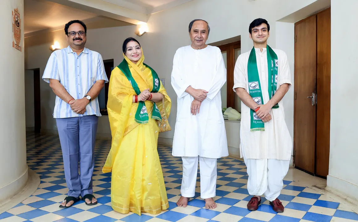  Odisha MP Nitesh Ganga Deb’s wife Arundhati Devi joins BJD