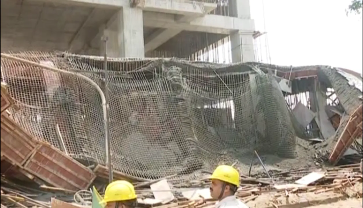  Under-construction building collapses at Puri railway station; 4 workers injured